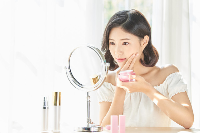 精华液和精华霜的正确使用方法,护肤品精华液的正确使用方法