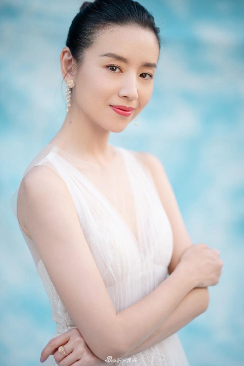 迪丽热巴的鼻子是天生的还是整的,迪丽热巴的鼻子怎么弄