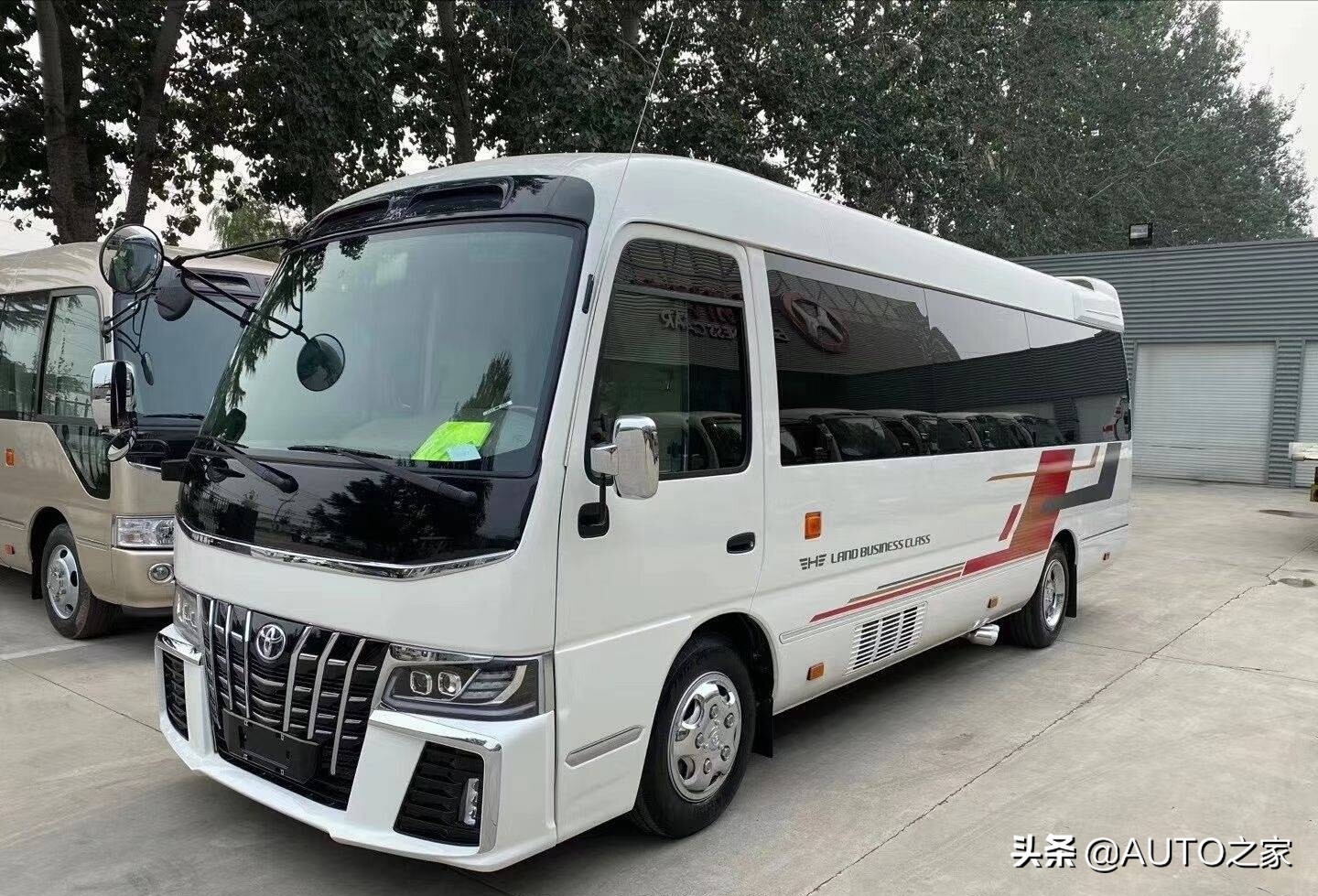 丰田考斯特旗舰版12座内饰欣赏,丰田新款考斯特8座