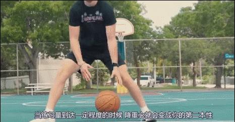 突破运球的正确手型和姿势,降低重心运球正确姿势