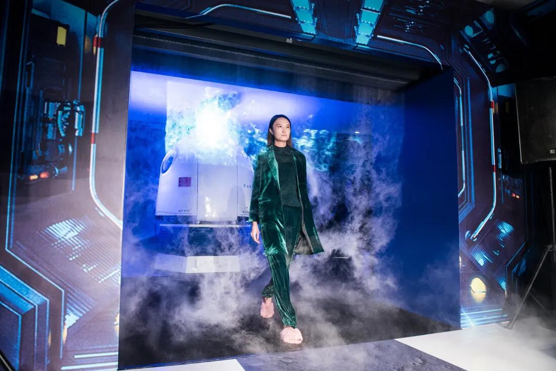 太空创意表演,太空时空秀