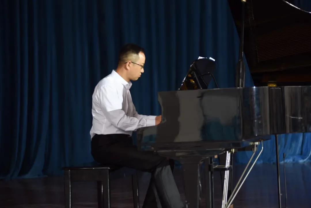 倾听大理|热爱永不变天籁唱初心——访大理州实验中学教师杨斌