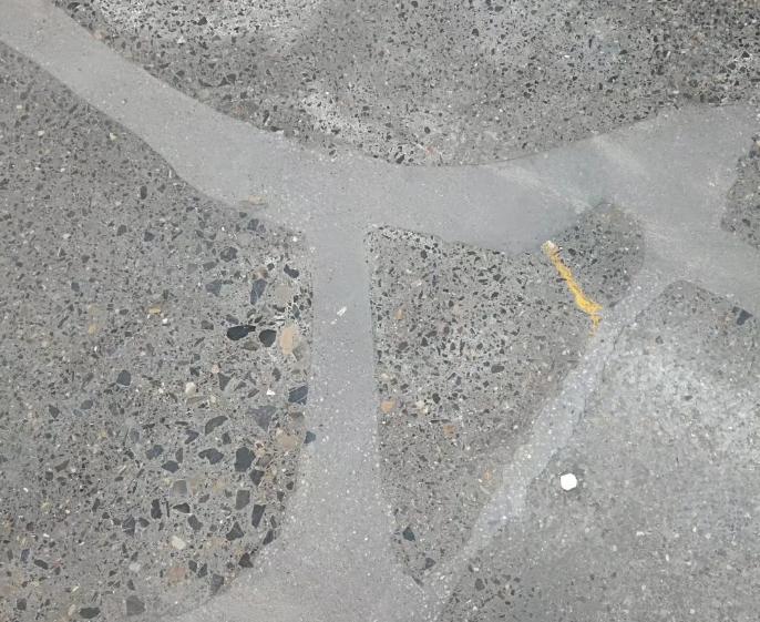 老旧混凝土起砂漏石子翻新修复,水泥起砂地面怎么修补最好