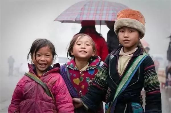 戴15元手表，租一居室，秘密捐出560亿，他真正活出了上帝的模样