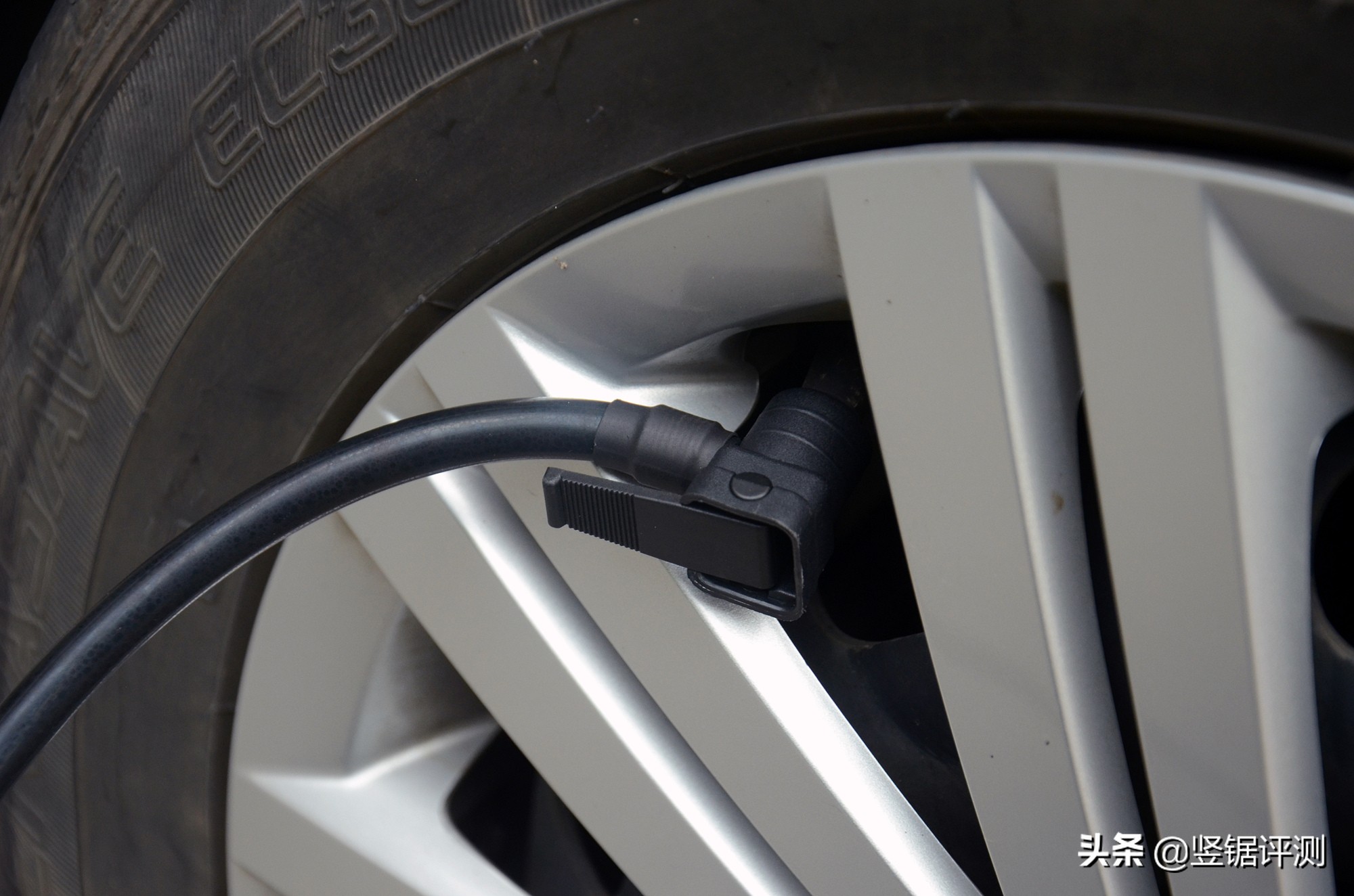 70迈充气泵对比小米充气泵,小米充气宝和70迈充气泵哪个好