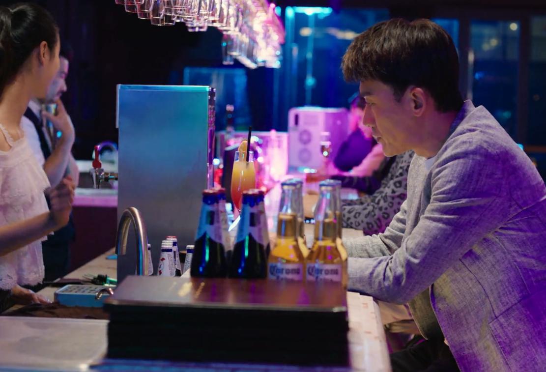 女主双标，男主给洋人接盘，2020年了还有这种“正能量”烂剧？