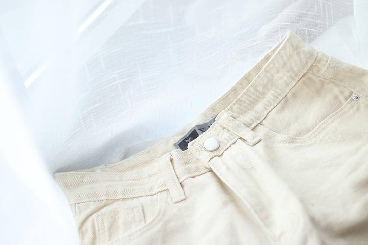 是件称职的“解忧”白裤工装！四季匹配能力：超级赞哦~