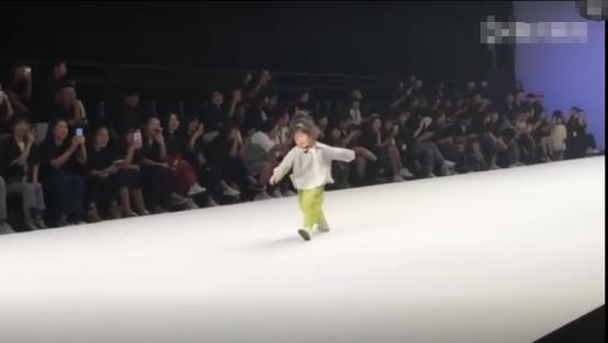 人来疯的孩子如何正确引导,人来疯的小孩怎么教