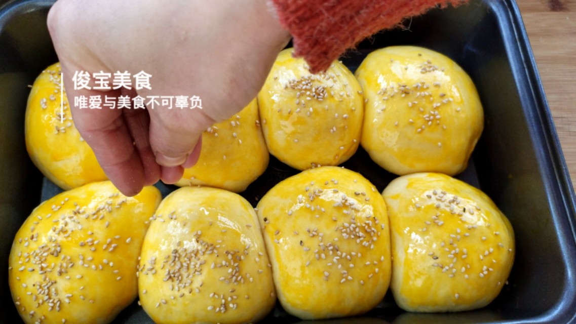 手揉面包烘焙教程,不用高筋面粉揉出膜的面包做法