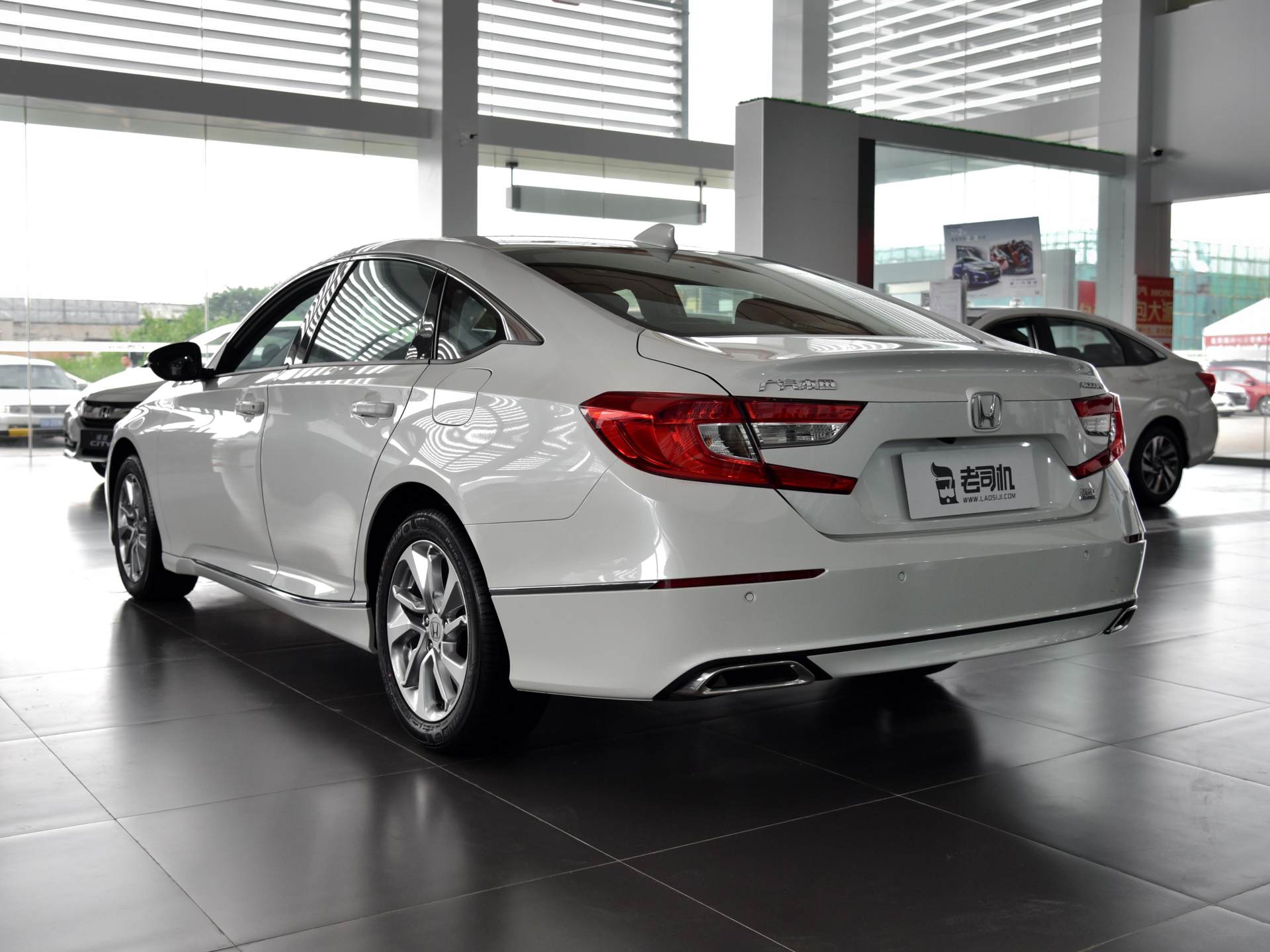 6l油耗跑一百公里,6l油耗的轿车