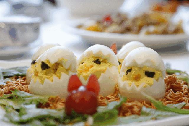 千人晚宴、体育狂欢、明星路演……玩转校园文化，尽享大学魅力！