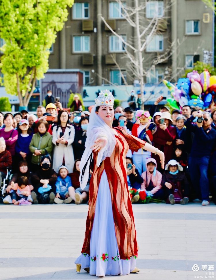 洛阳牡丹广场新疆舞视频,洛阳牡丹广场爵士舞