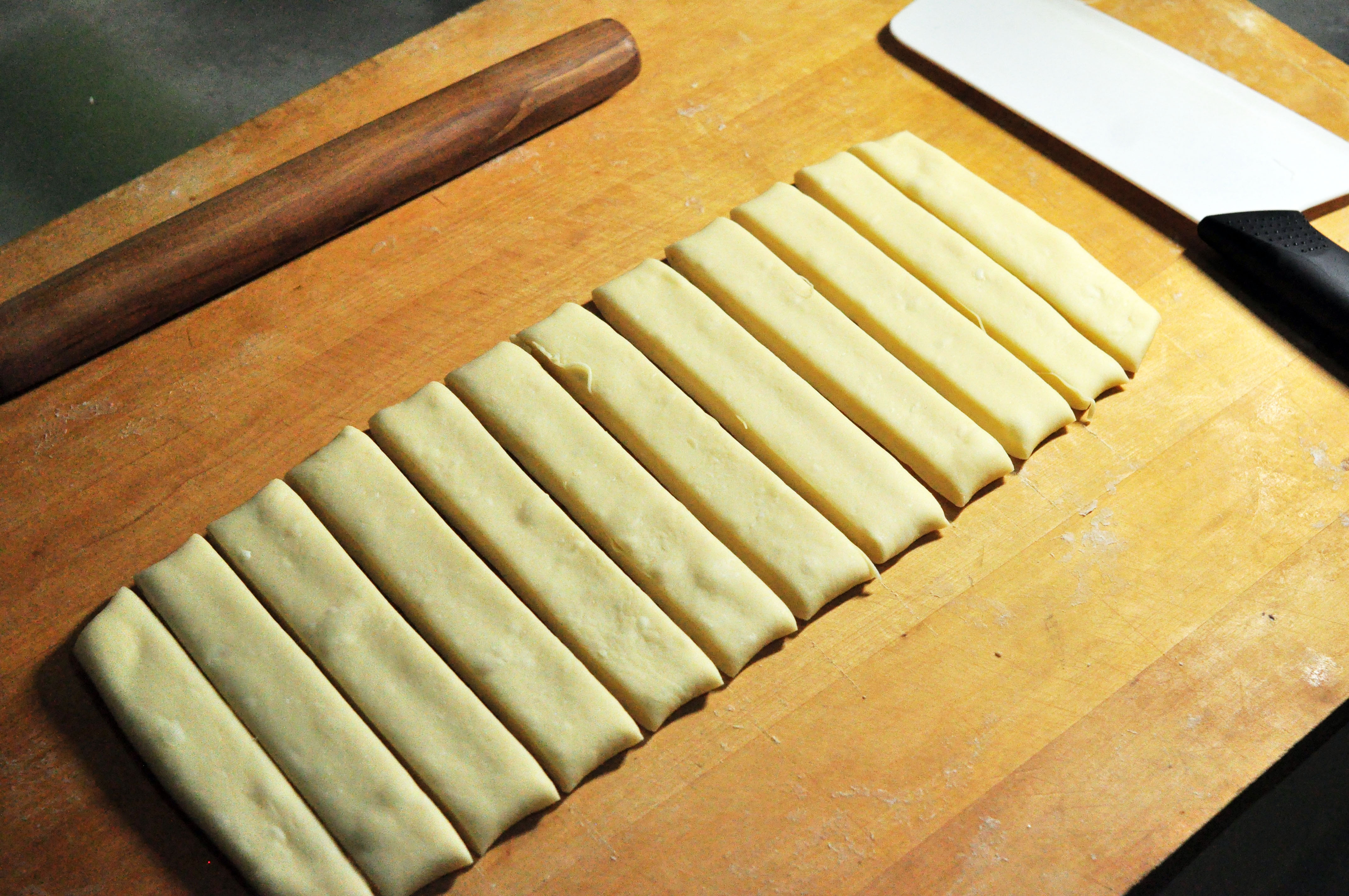 只需两步教你炸出酥脆好吃的油条,在家做一个油炸酥脆的油条