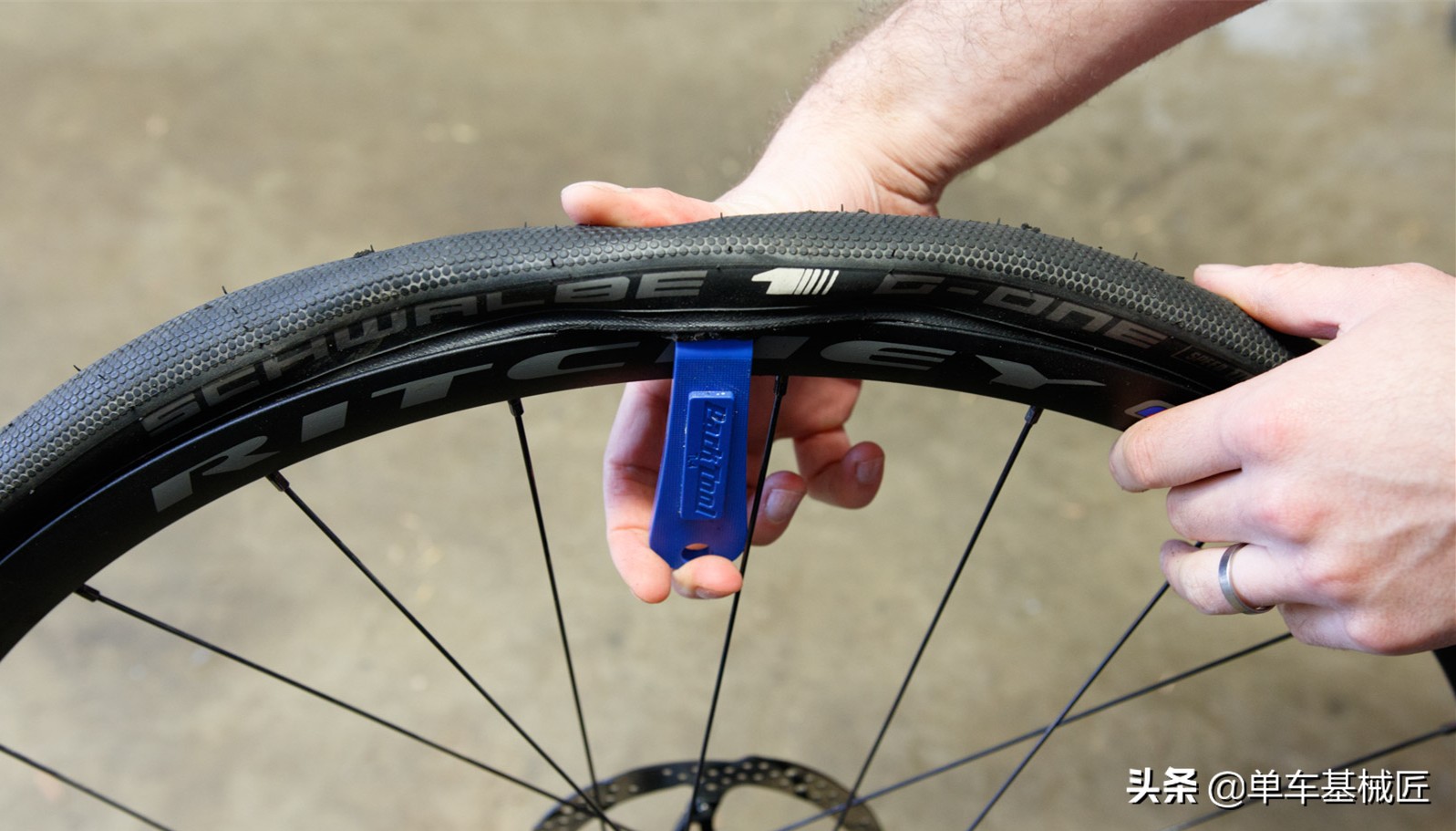 更换外胎的步骤和注意事项,外胎应该怎么拆卸