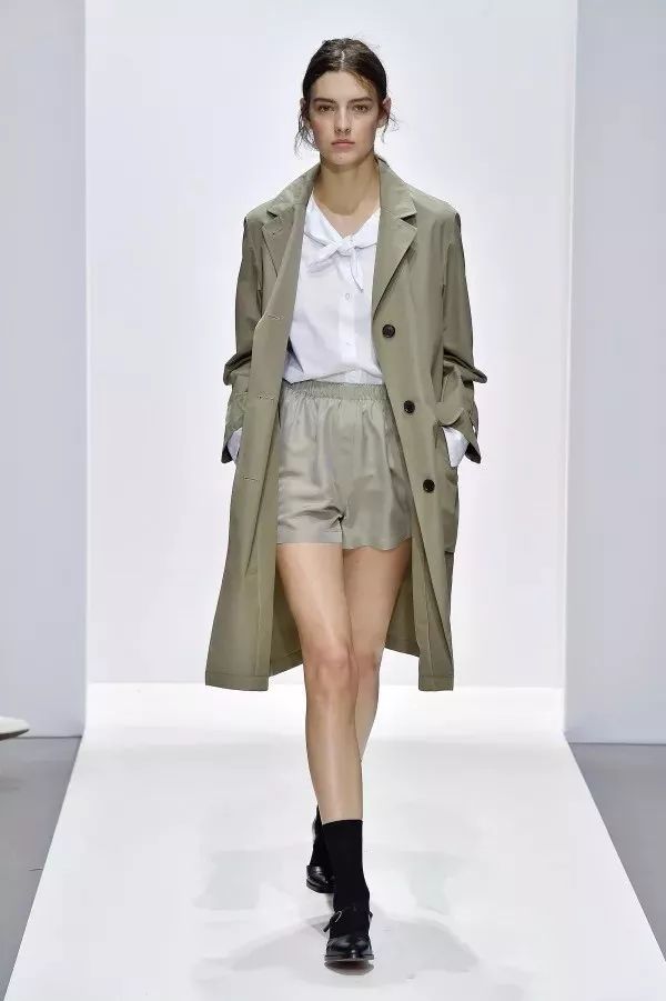 我们普通人应该卖什么比较好一点,现在应该开始买秋装了吗