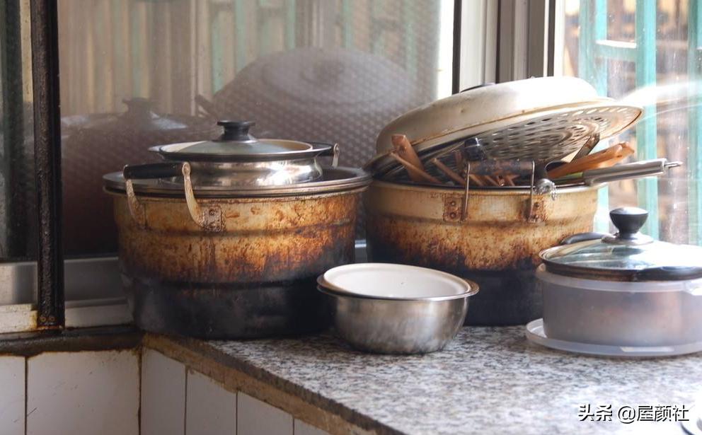 旧厨房灶台翻新最简单方法,姐弟农村老房改造