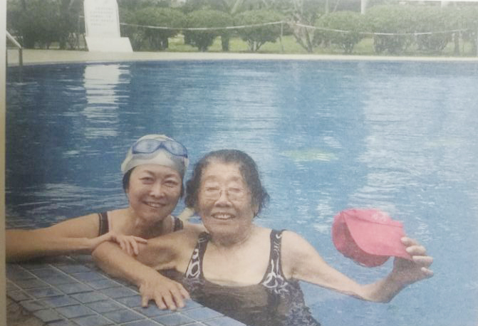 敬一丹64岁生日当天，母亲离世，泪水中的生命轮回