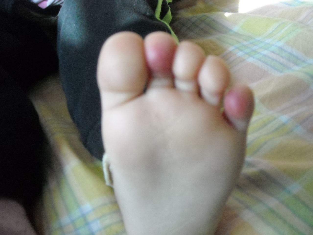 俗话说二脚趾头长不养娘是真的吗,俗话说二脚趾头长不养爹和娘