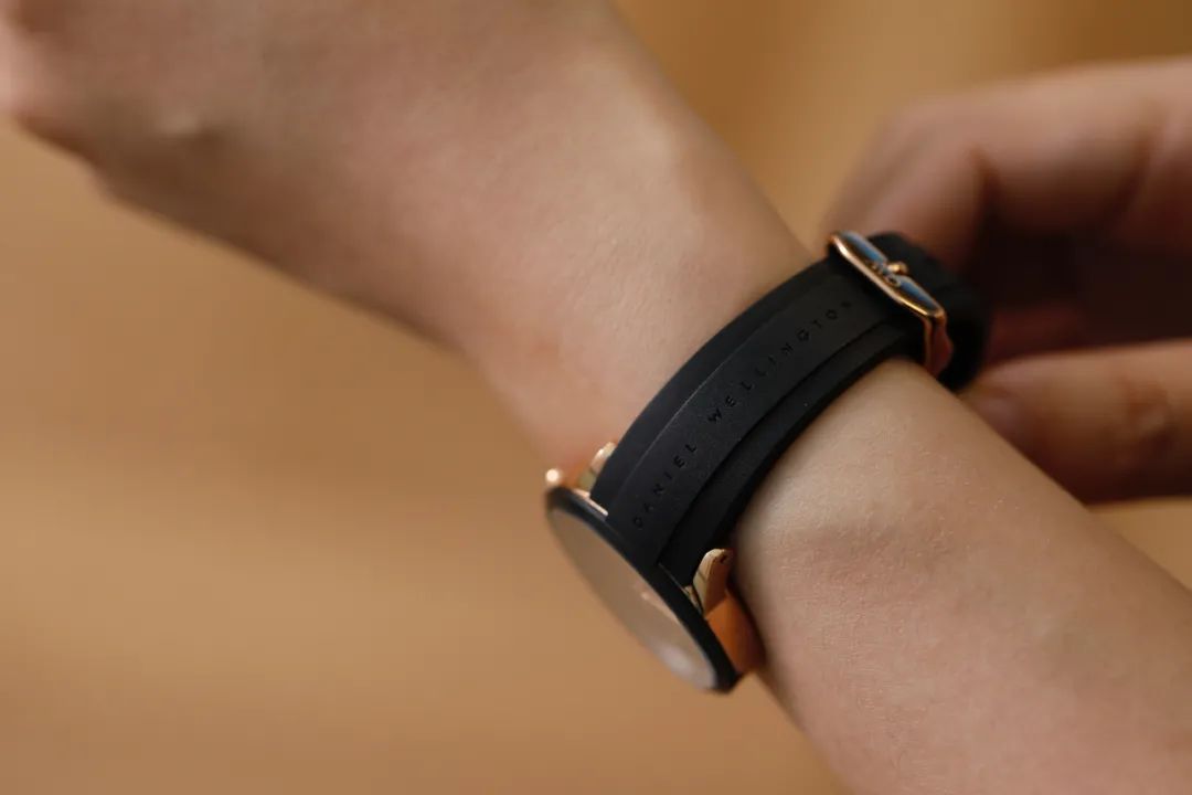 为什么买dw的手表不值,为什么有的dw手表才一二百