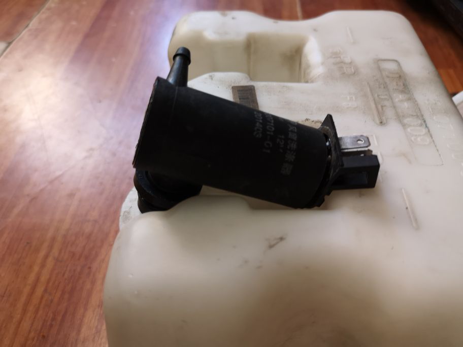 东风小康k02喷水壶电机卡死不转，继续维修