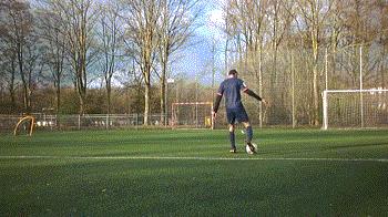 足球教程如何射力量球,左右开弓对手防不胜防