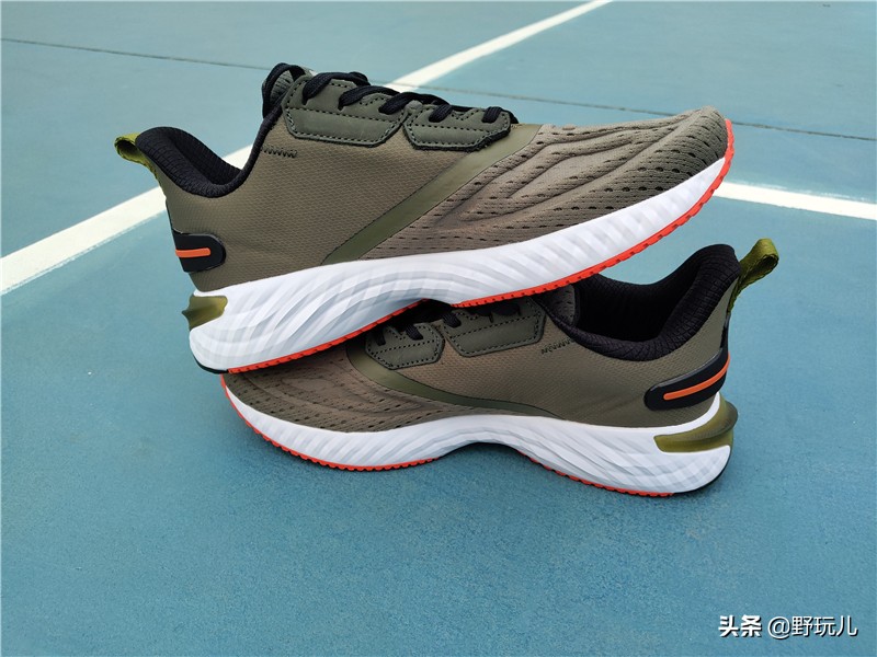 李宁复古潮流跑鞋微晶灰测评,李宁云四代跑步鞋夏季评测