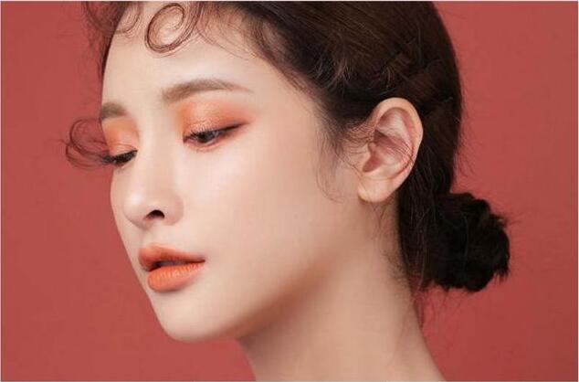 夏天出汗脱妆怎么办补妆,夏天避免脱妆的7个小技巧