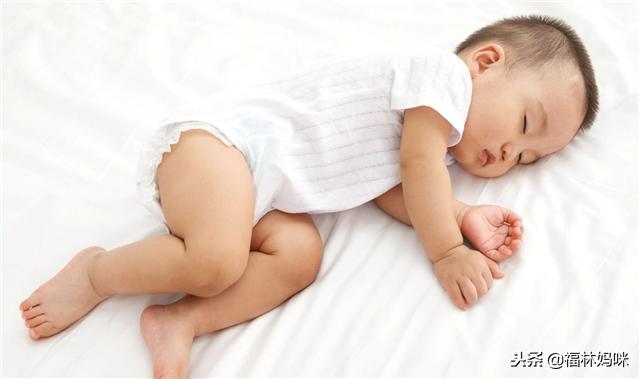 宝宝头型睡偏了大小脸怎么调整,宝宝头型一边睡偏了要怎样纠正