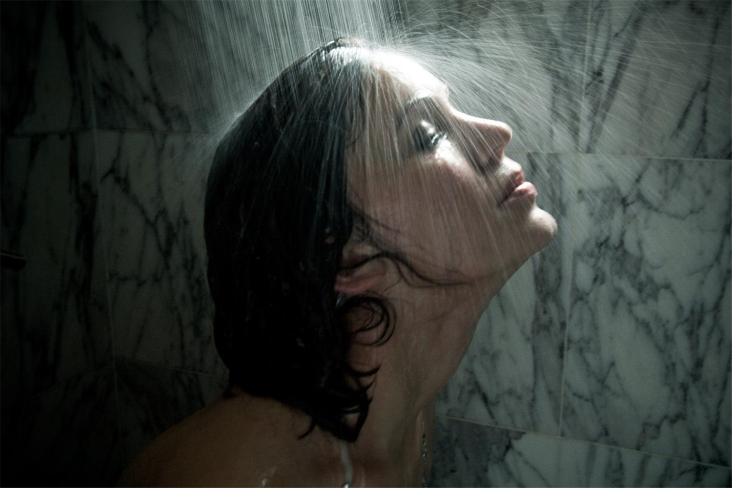 流产后坐小月子能刷牙吗,流产后坐小月子能洗澡洗头吗