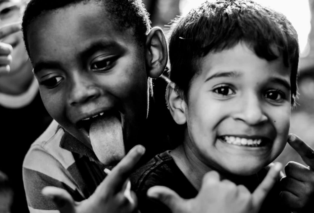 孩子弄坏同学东西家拒绝赔偿,孩子同学弄坏了孩子的东西要赔吗