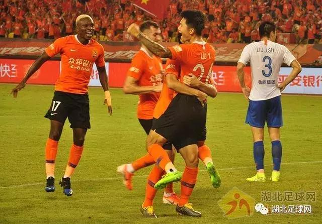 鲁能专为武汉创造奇迹，2005赛季出了个周燎，2019赛季是他们俩…