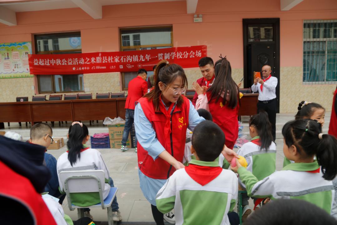 爱心团队助山区孩子圆梦,手拉手圆梦微心愿