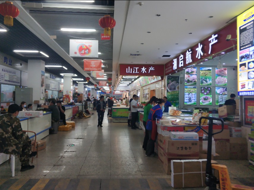 *疆新**最大的冷冻食品交易市场在这里!里面东西齐全建的也很大气!