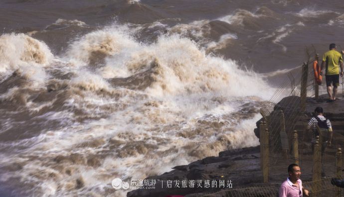 “盖河漩涡，如一壶然。”跃然纸上似惊鸿戏水
