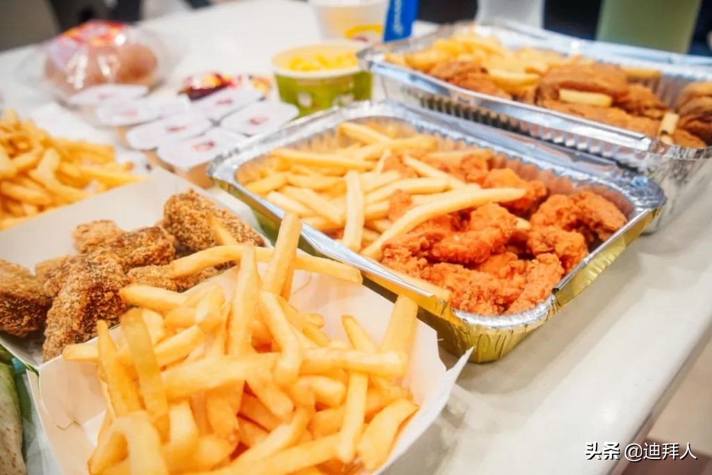 这只“鸡”不一般！啃过都说好！探访来自沙特的灵魂炸鸡店AlBaik