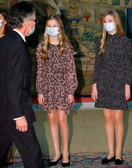 西班牙王后莱蒂齐亚穿着,西班牙王后莱蒂齐亚穿红装