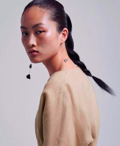 zara回应丑化模特,zara丑衣服照片