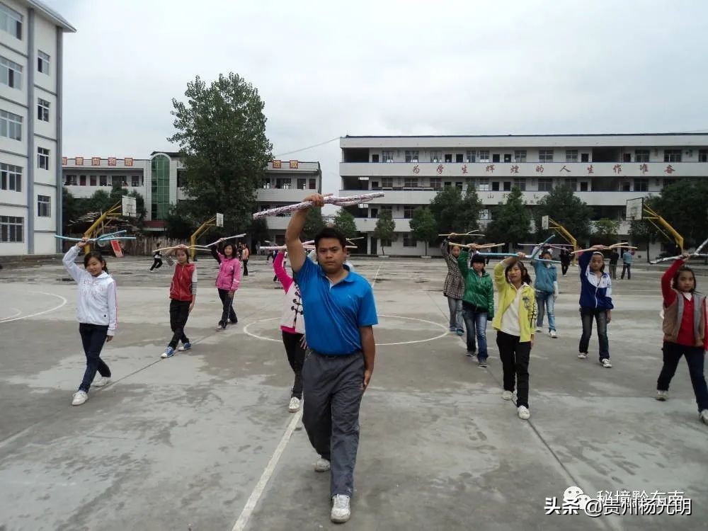 教书育人爱岗敬业关爱学生,呕心沥血育桃李优秀教师事迹