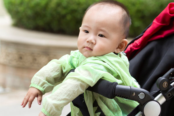 你身上长出好多小红痣是什么原因,身上手上长小红痣不痛不痒