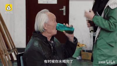 91岁裸模入行9年，儿女直骂：“不要脸！死了也不会给你收尸！”