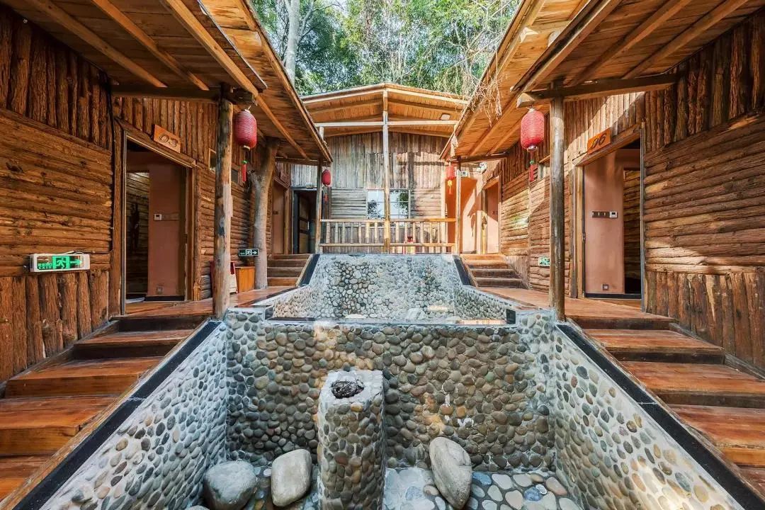 鑻卞痉涔濆窞椹跨珯鏍戜笂娓╂硥鏅偣,鑻卞痉涔濆窞椹跨珯鏍戜笂娓╂硥鎴夸环