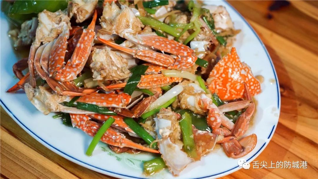 你愿意把夜晚交给谁？是舞台上的高跟鞋，还是大排长龙的宵夜摊