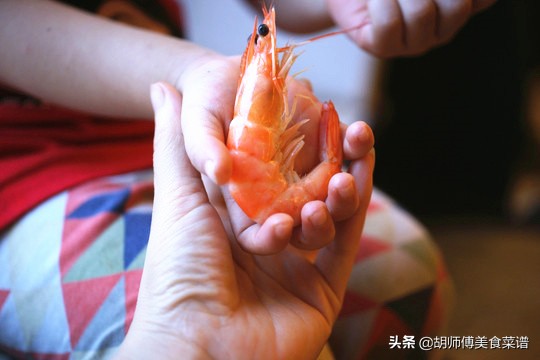 煮虾的时候要不要去头,煮虾不要盖锅盖