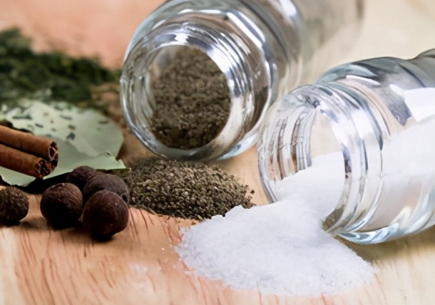 鸡精是不是真的吃多了致癌,鸡精是否真的比味精更健康