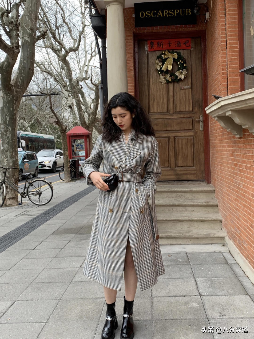 今年“千鸟格大衣”火了,建议选这几种,照穿不出错,保暖洋气