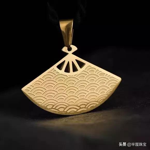 李湘晒奢华珠宝 (李湘戴的珍珠项链)