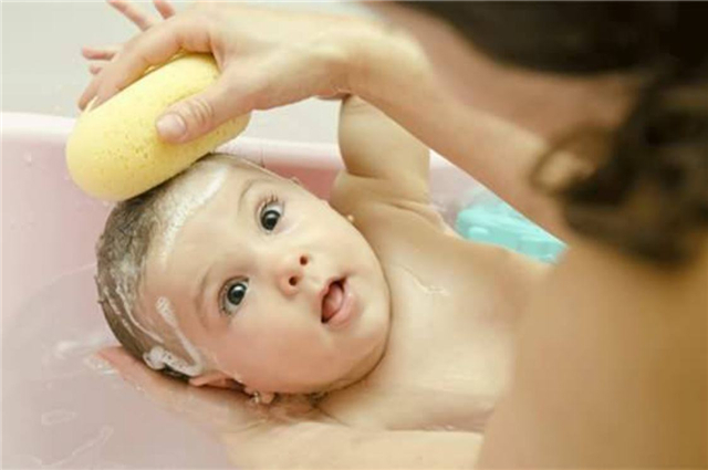 小孩子头发不好剃光头有用么,小孩不长头发要不要剃光头