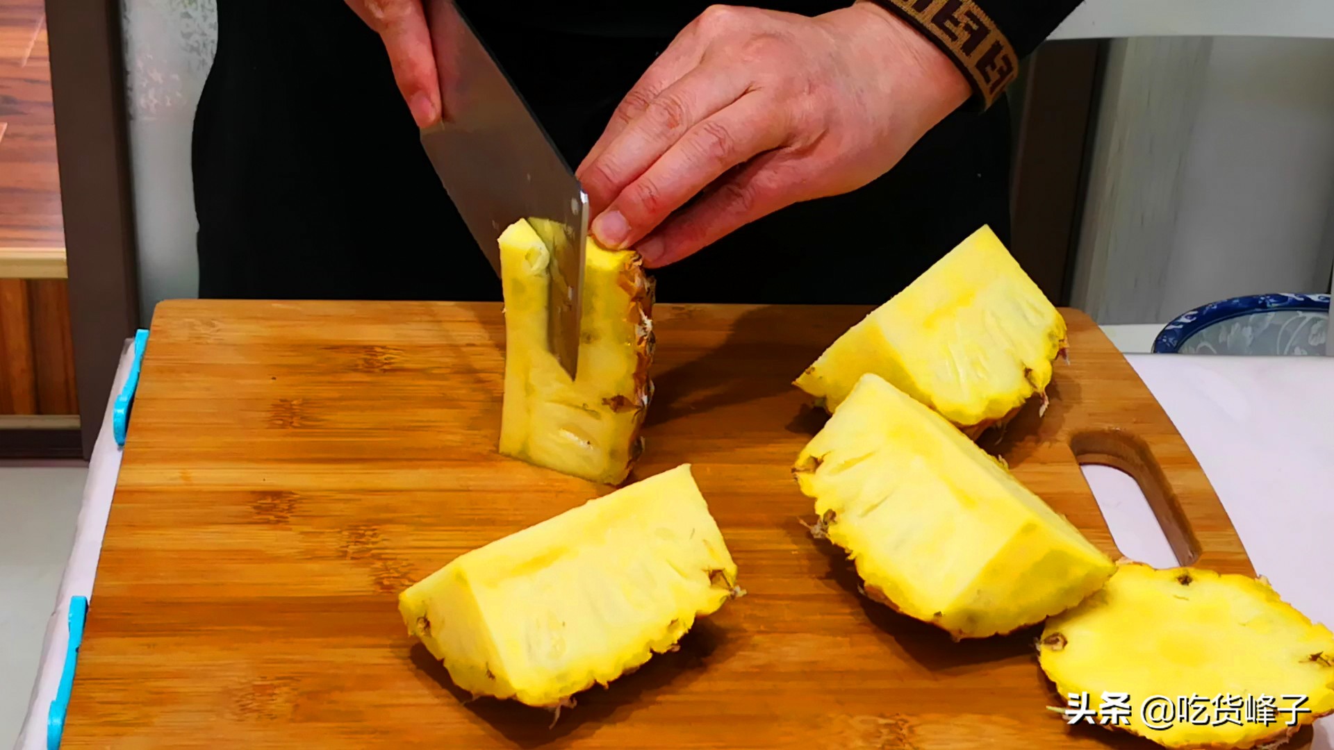 水果店菠萝怎么削皮又快又方便,水果店菠萝怎么切好看又快