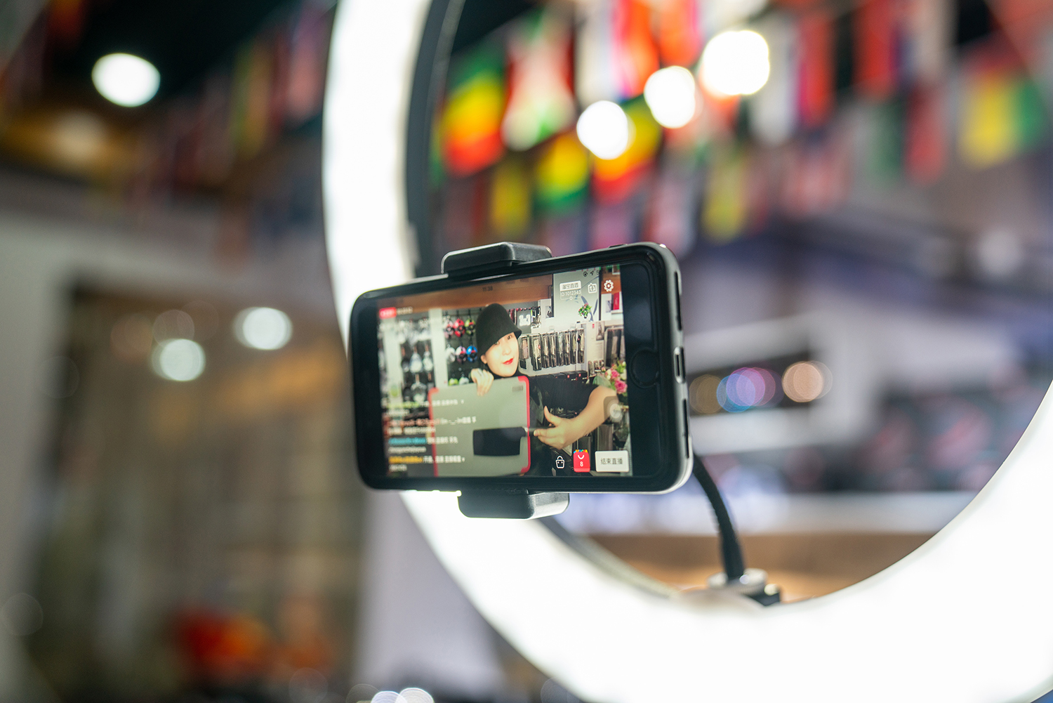 义乌老板娘年流水上千万“不务正业”玩直播