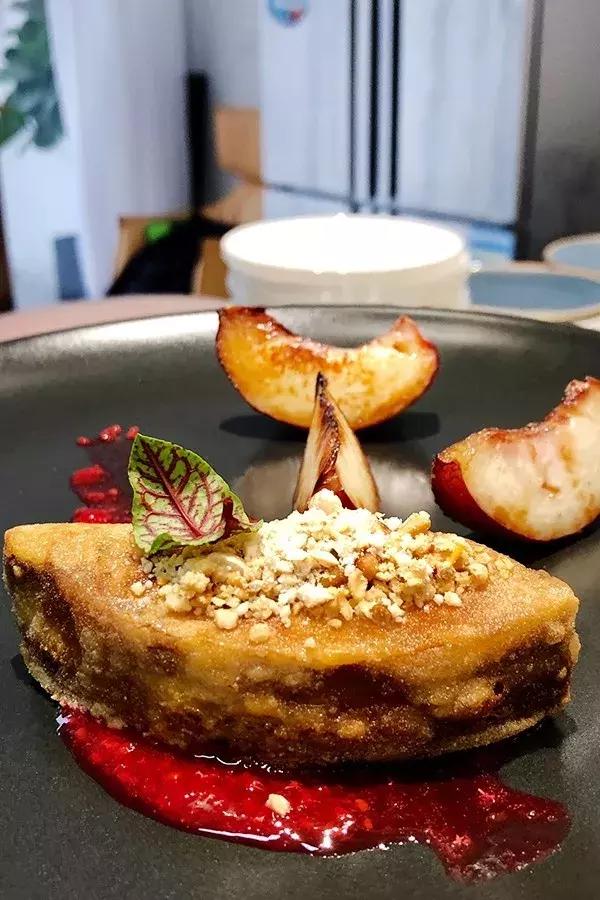 源和1916里的这家网红店，是花店也是甜点店还是图书馆